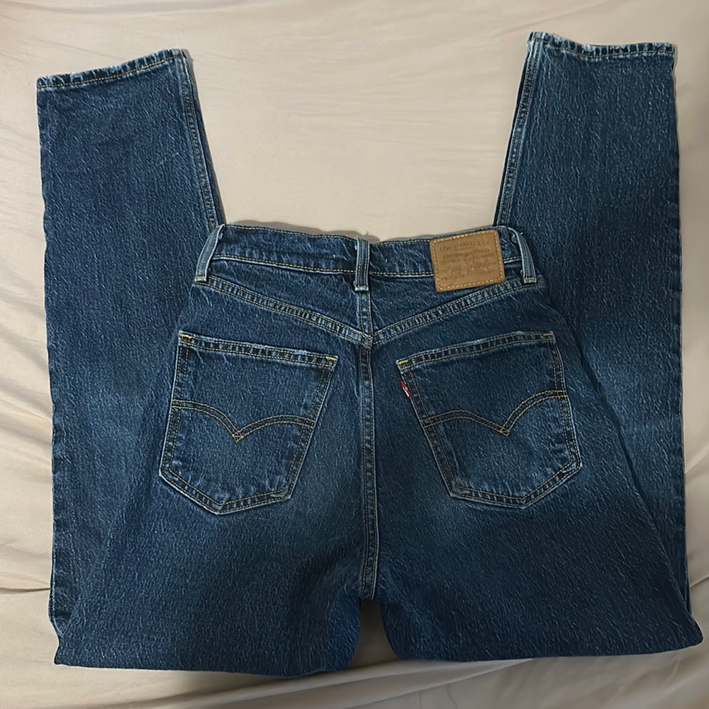 Woman Levis Slim Straight jeans